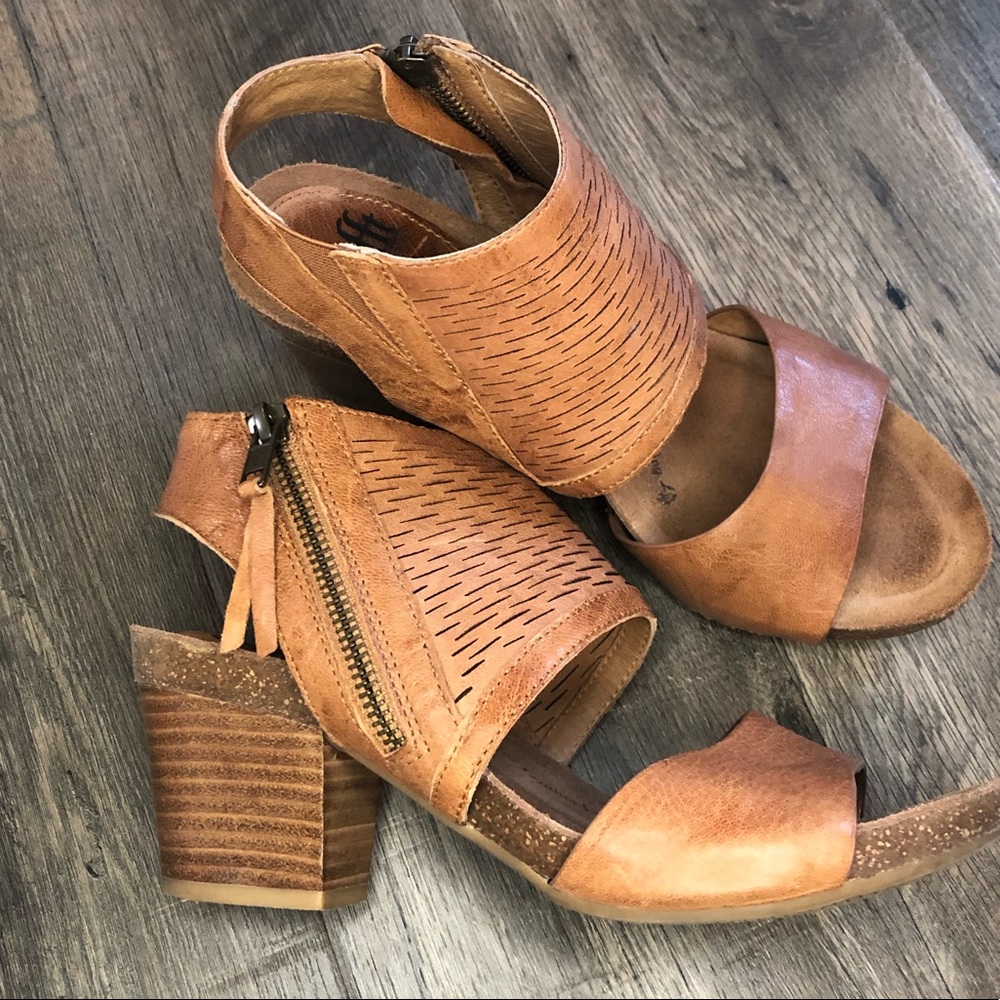 Sofft Milan Leather Block Heal Sandal size 8 Brown
